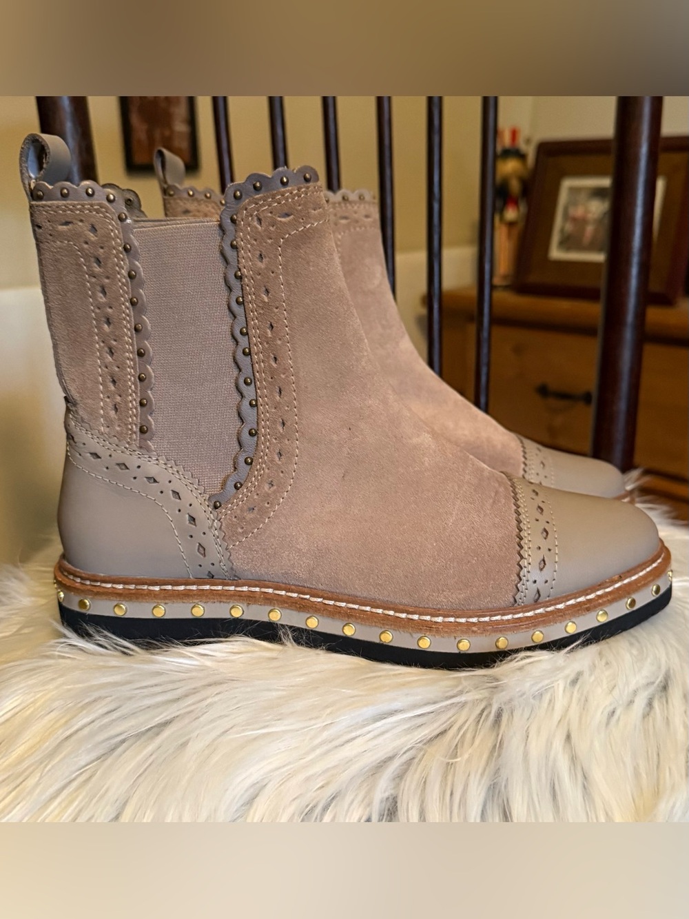 FREE PEOPLE Atlas Chelsea Booties. Suede Leather.
WITHOUT BOX